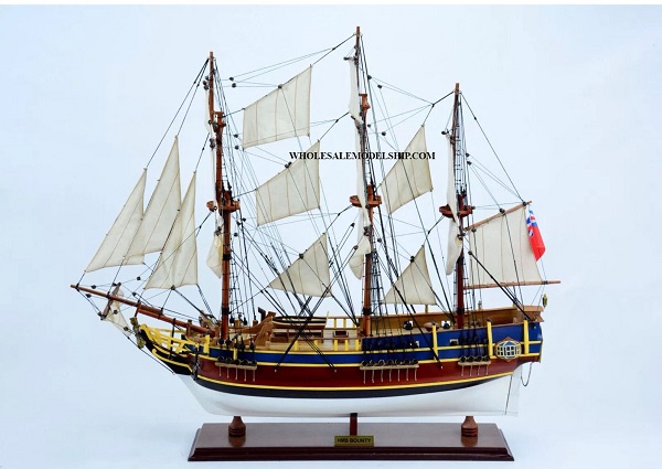 Mô hình thuyền buồm gỗ